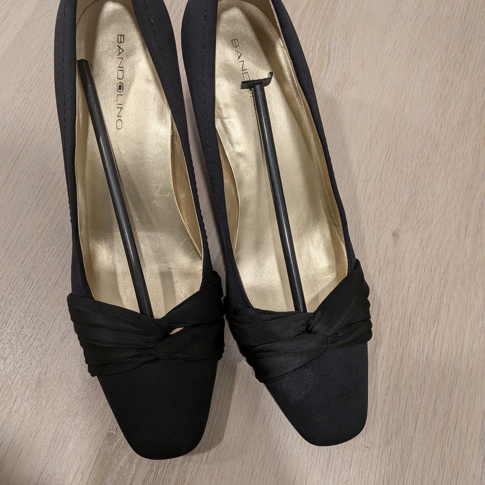 Bandolino Black Heels - Picture 2 of 4